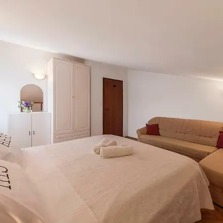 Vito Apartman Póla